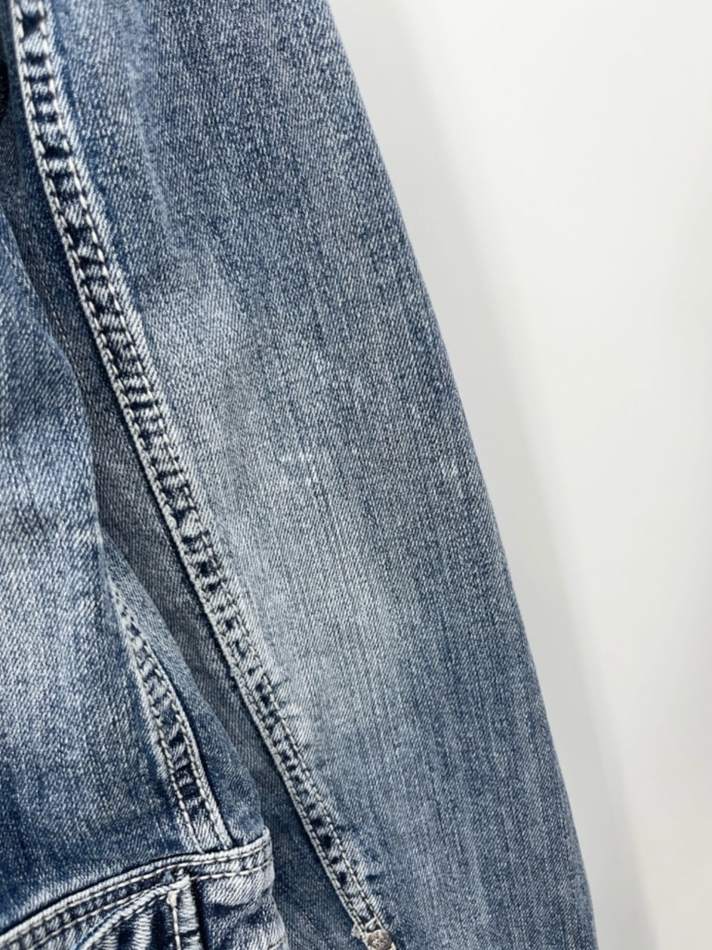 SILVER JEANS Faded Blue Denim Trucker Jacket - Picture 5 of 5